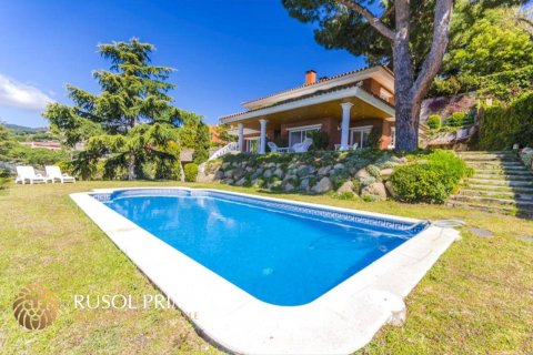 Villa for sale in Cabrils, Barcelona, Spain 5 bedrooms, 762 sq.m. No. 8686 - photo 1