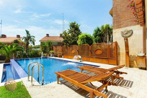 Townhouse for sale in Castelldefels, Barcelona, Spain 4 bedrooms, 500 sq.m. No. 8978 - photo 3