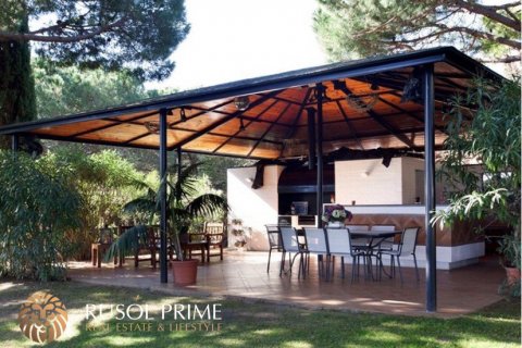 Villa for sale in Caldes d'Estrac, Barcelona, Spain 5 bedrooms, 360 sq.m. No. 8816 - photo 7