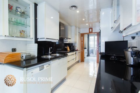 Apartment for sale in Barcelona, Spain 5 bedrooms, 185 sq.m. No. 8987 - photo 4