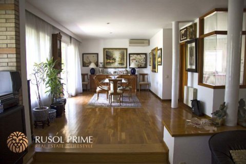 Villa for sale in Cabrils, Barcelona, Spain 6 bedrooms, 700 sq.m. No. 8821 - photo 4