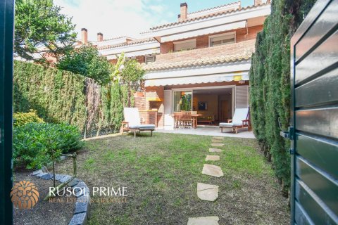 Townhouse for sale in Gava, Barcelona, Spain 4 bedrooms, 292 sq.m. No. 8949 - photo 3