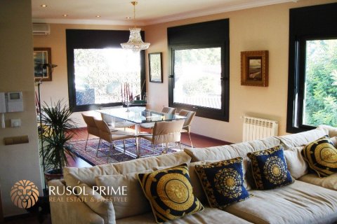 Villa for sale in Castelldefels, Barcelona, Spain 5 bedrooms, 350 sq.m. No. 8555 - photo 4