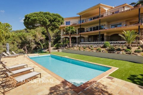 Villa for sale in Cabrils, Barcelona, Spain 6 bedrooms, 690 sq.m. No. 8841 - photo 9