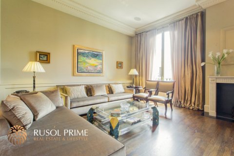 Apartment for sale in Barcelona, Spain 3 bedrooms, 200 sq.m. No. 8976 - photo 2