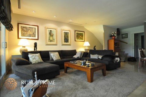 Townhouse for sale in Gava, Barcelona, Spain 5 bedrooms, 292 sq.m. No. 8723 - photo 6