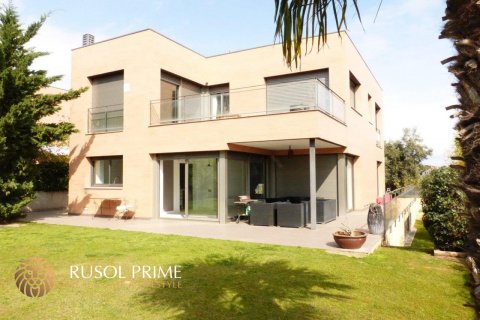 House for sale in Caldes d'Estrac, Barcelona, Spain 5 bedrooms, 450 sq.m. No. 8781 - photo 9