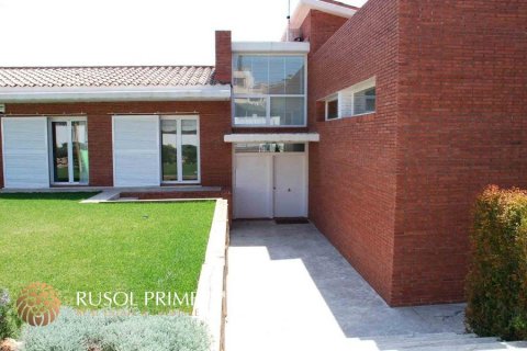 Villa for sale in Alella, Barcelona, Spain 4 bedrooms, 307 sq.m. No. 8747 - photo 6