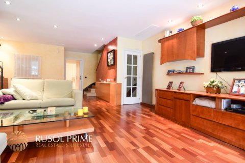 Townhouse for sale in Gava, Barcelona, Spain 4 bedrooms, 292 sq.m. No. 8949 - photo 7