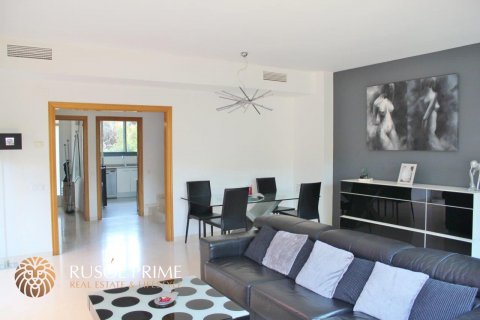 Townhouse for sale in Gava, Barcelona, Spain 3 bedrooms, 240 sq.m. No. 8680 - photo 5