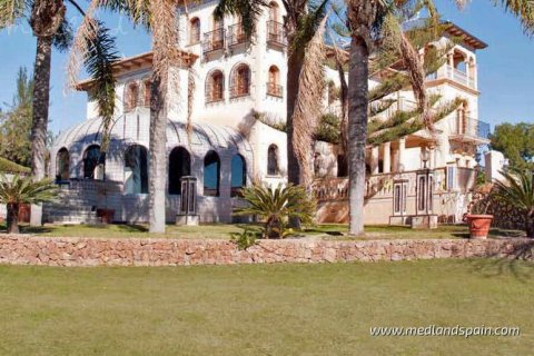 Villa for sale in Villamartin, Alicante, Spain 5 bedrooms, 642 sq.m. No. 9405 - photo 2
