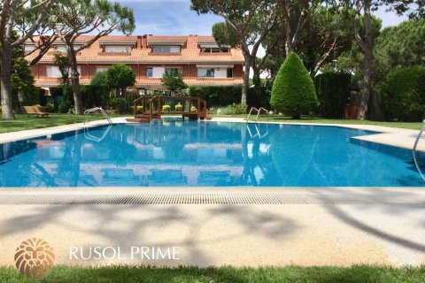 Townhouse for sale in Gava, Barcelona, Spain 3 bedrooms, 300 sq.m. No. 8988 - photo 1