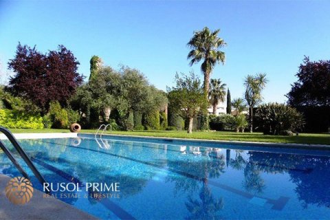 Villa for sale in Canet de Mar, Barcelona, Spain 4 bedrooms, 465 sq.m. No. 8844 - photo 2