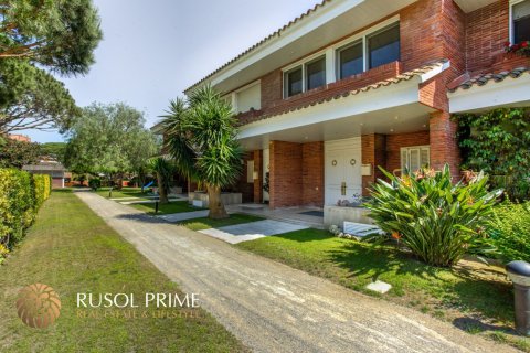 Townhouse for sale in Gava, Barcelona, Spain 4 bedrooms, 290 sq.m. No. 8943 - photo 1