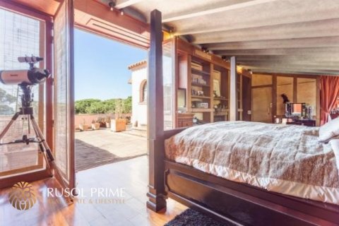Villa for sale in Gava, Barcelona, Spain 6 bedrooms, 630 sq.m. No. 8892 - photo 15