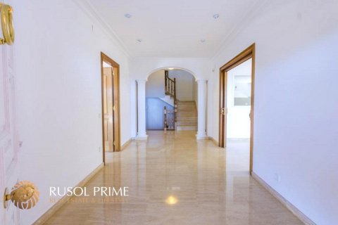 Villa for sale in Cabrils, Barcelona, Spain 5 bedrooms, 762 sq.m. No. 8686 - photo 17