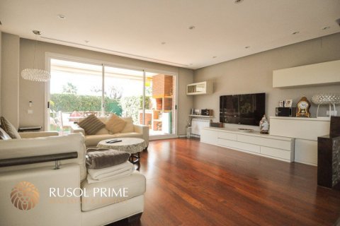 Townhouse for sale in Gava, Barcelona, Spain 4 bedrooms, 292 sq.m. No. 8860 - photo 1