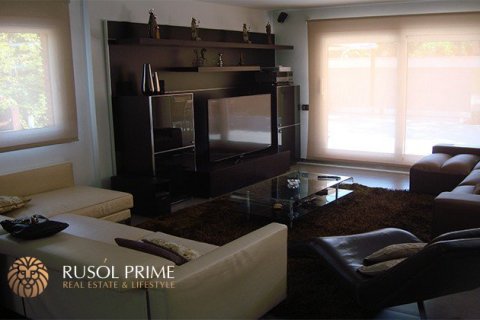 Townhouse for sale in Gava, Barcelona, Spain 4 bedrooms, 350 sq.m. No. 8858 - photo 2