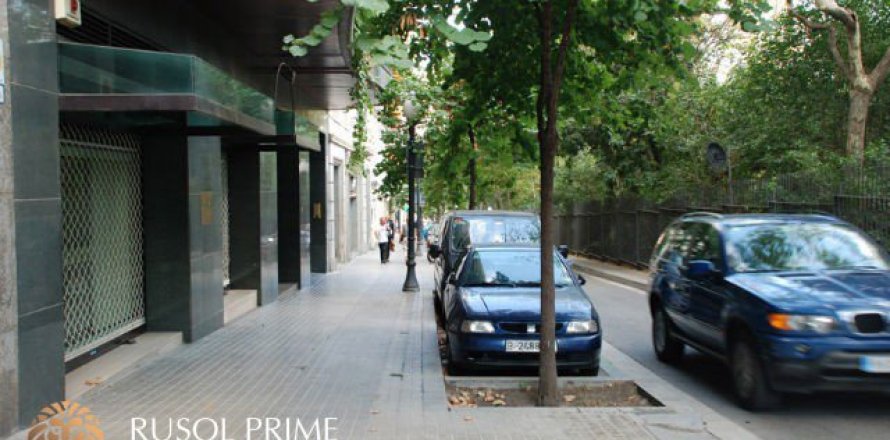Commercial property in Barcelona, Spain 221 sq.m. No. 8787