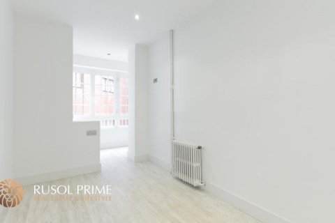 Apartment for sale in Barcelona, Spain 5 bedrooms, 180 sq.m. No. 8752 - photo 2