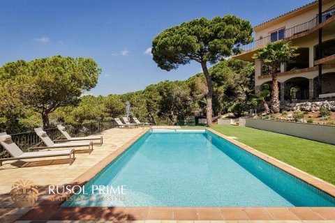 Villa for sale in Cabrils, Barcelona, Spain 6 bedrooms, 690 sq.m. No. 8841 - photo 2