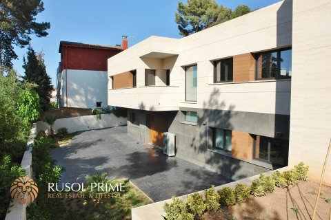 Villa for sale in Castelldefels, Barcelona, Spain 5 bedrooms, 450 sq.m. No. 8861 - photo 12