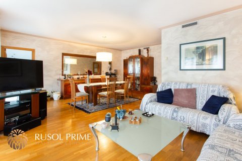 Apartment for sale in Barcelona, Spain 5 bedrooms, 185 sq.m. No. 8987 - photo 1