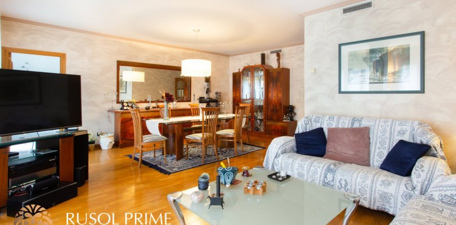 Apartment in Barcelona, Spain 5 bedrooms, 185 sq.m. No. 8987