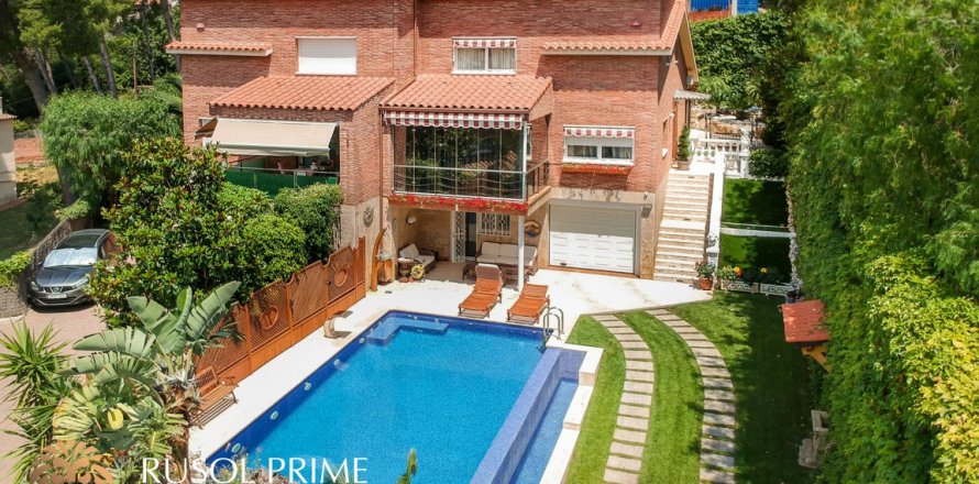 Townhouse in Castelldefels, Barcelona, Spain 4 bedrooms, 500 sq.m. No. 8978