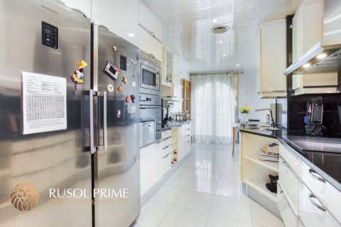 Apartment for sale in Barcelona, Spain 5 bedrooms, 185 sq.m. No. 8987 - photo 5
