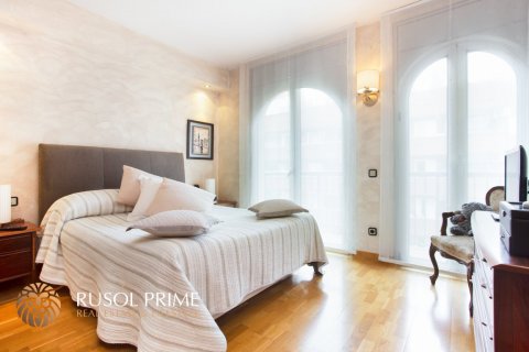 Apartment for sale in Barcelona, Spain 5 bedrooms, 185 sq.m. No. 8987 - photo 7