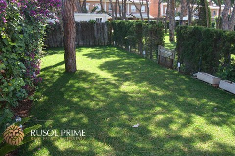 Townhouse for sale in Gava, Barcelona, Spain 4 bedrooms, 350 sq.m. No. 8858 - photo 9