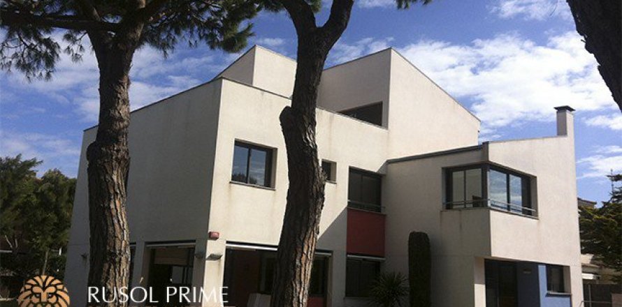 Villa in Gava, Barcelona, Spain 5 bedrooms, 600 sq.m. No. 8557