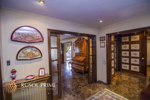 Apartment for sale in Barcelona, Spain 5 bedrooms, 319 sq.m. No. 8693 - photo 1