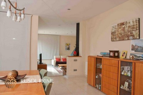 Villa for sale in Vilassar de Dalt, Barcelona, Spain 5 bedrooms, 395 sq.m. No. 8746 - photo 1