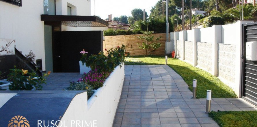 Villa in Castelldefels, Barcelona, Spain 5 bedrooms, 350 sq.m. No. 8555