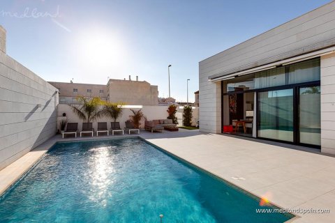 Villa for sale in Pilar de la Horadada, Alicante, Spain 3 bedrooms, 118 sq.m. No. 9467 - photo 1