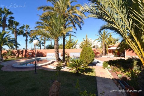 Villa for sale in Torrevieja, Alicante, Spain 6 bedrooms, 558 sq.m. No. 9383 - photo 4
