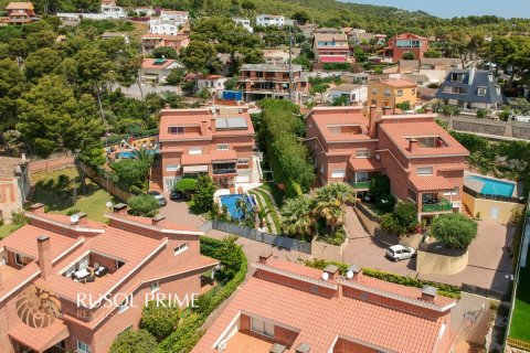 Townhouse for sale in Castelldefels, Barcelona, Spain 4 bedrooms, 500 sq.m. No. 8978 - photo 9