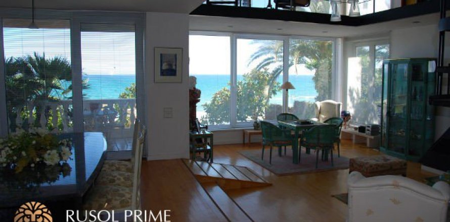 Villa in Sitges, Barcelona, Spain 5 bedrooms, 420 sq.m. No. 8904