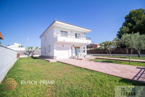 House for sale in Coma-Ruga, Tarragona, Spain 4 bedrooms, 180 sq.m. No. 12012 - photo 1