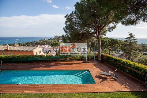 Villa for sale in Sant Antoni de Calonge, Girona, Spain 5 bedrooms, 704 sq.m. No. 16711 - photo 3