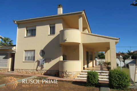 House for sale in Coma-Ruga, Tarragona, Spain 4 bedrooms, 180 sq.m. No. 11991 - photo 3