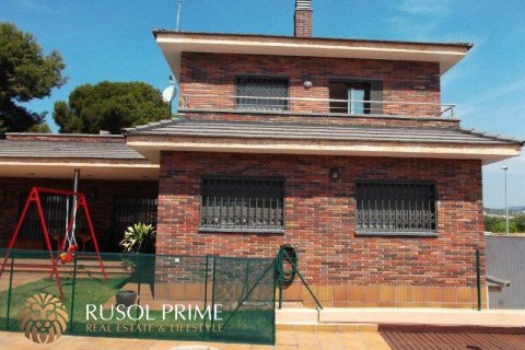 House for sale in Coma-Ruga, Tarragona, Spain 4 bedrooms, 300 sq.m. No. 11727 - photo 1