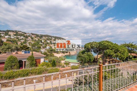 Villa for sale in Blanes, Girona, Spain 4 bedrooms, 408 sq.m. No. 16720 - photo 8