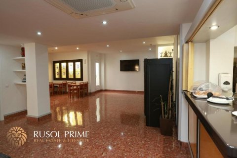 Hotel for sale in Barcelona, Spain No. 11950 - photo 17
