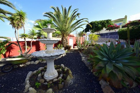 Villa for sale in Playa Paraiso, Tenerife, Spain 4 bedrooms, 360 sq.m. No. 18360 - photo 16