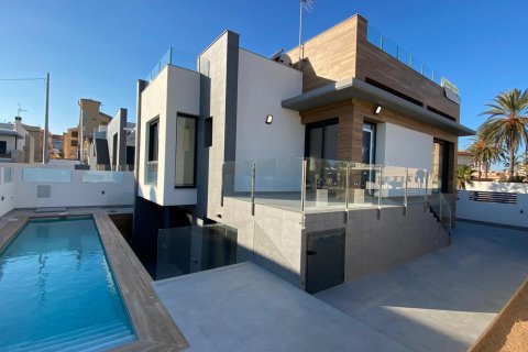 Villa for sale in Torrevieja, Alicante, Spain 4 bedrooms, 310 sq.m. No. 12657 - photo 1