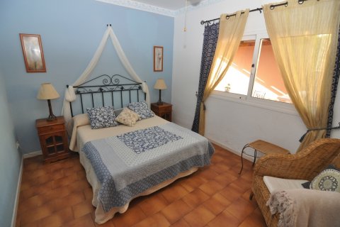 Villa for sale in Costa del Silencio, Tenerife, Spain 4 bedrooms, 300 sq.m. No. 18394 - photo 26