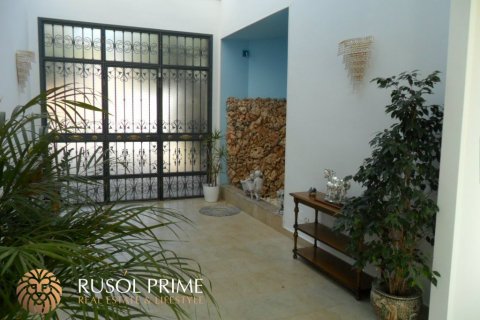 House for sale in Coma-Ruga, Tarragona, Spain 4 bedrooms, 300 sq.m. No. 12009 - photo 6